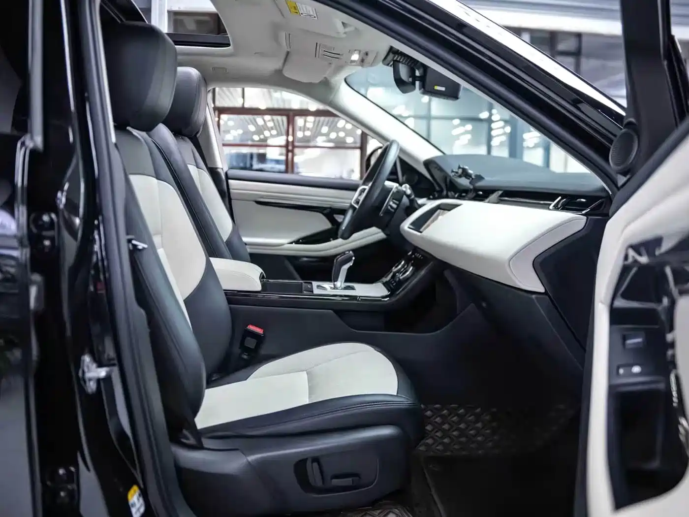 Land Rover Range Rover Evoque 2021 Range Rover Evoque L 249PS R-Dynamic S Performance Edition фото 8