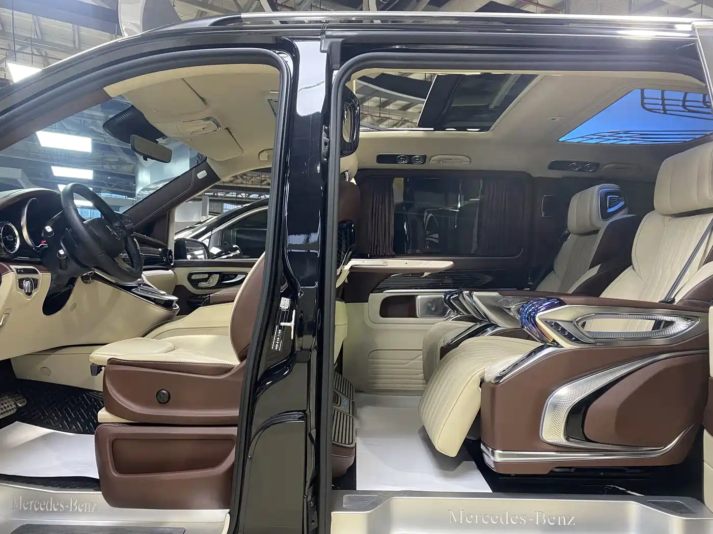 Mercedes-Benz V-Class 2022 V 260 L Long Wheelbase Luxury Edition фото 10