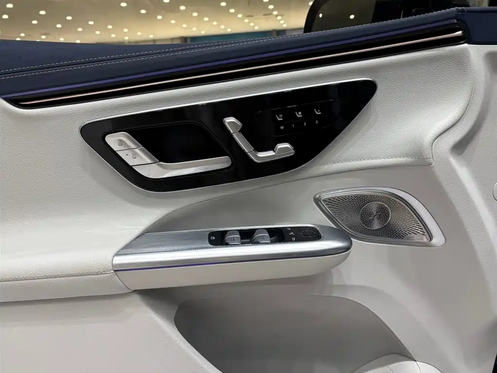 MERCEDES-BENZ EQE SUV