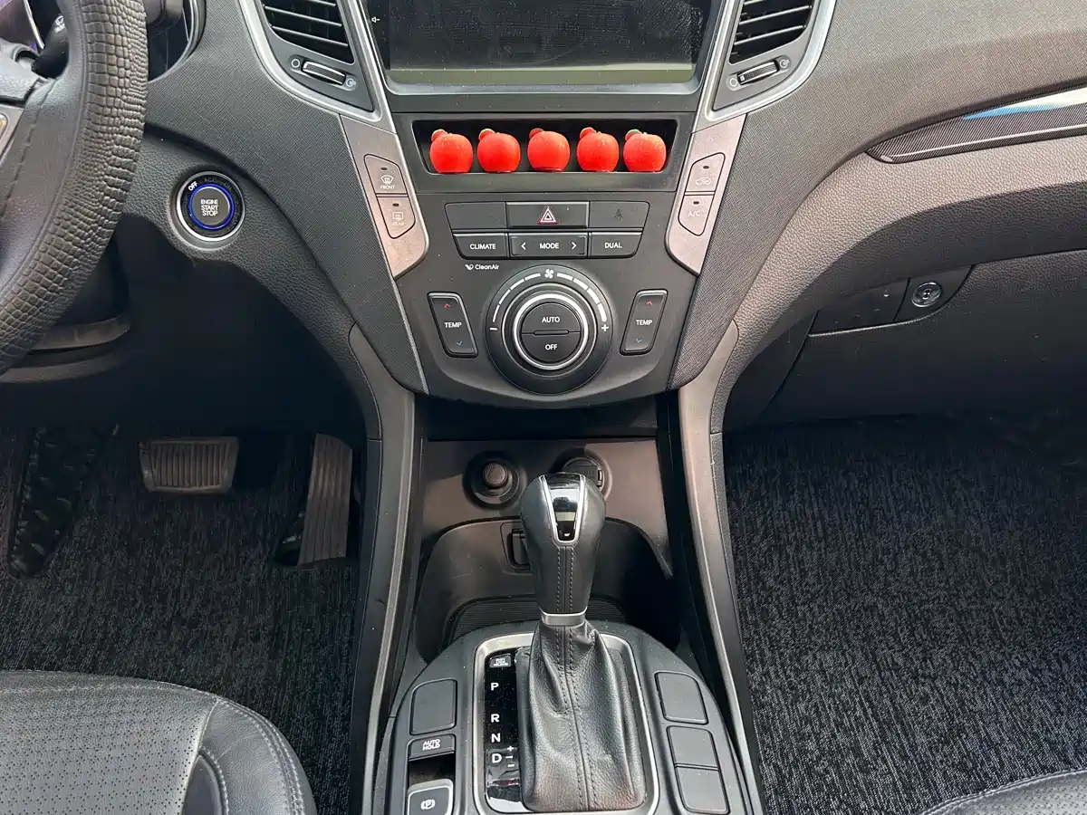 Hyundai Santa Fe 2013 Facelift 2.4L Automatic 4WD Smart фото 15