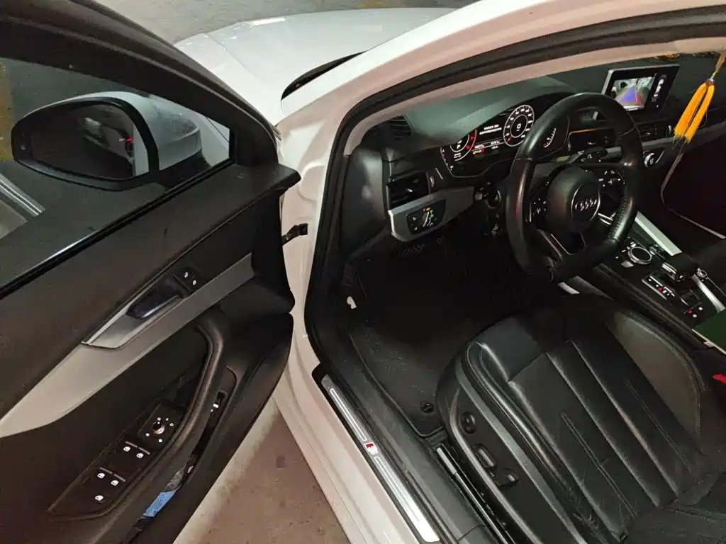 Photo 14 - Audi A4L