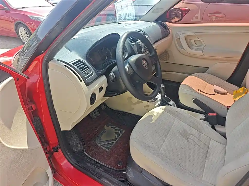 Škoda Fabia 2014 1.4L Automatic Crystal Edition фото 16