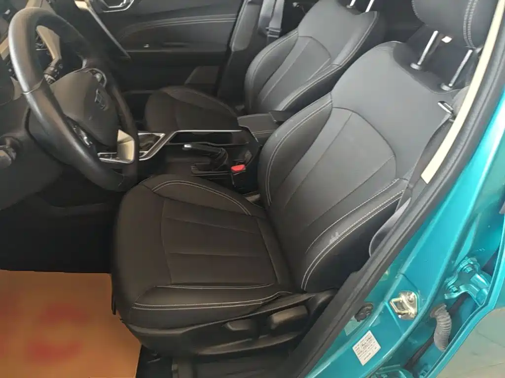 Фото 15 - Geely Vision X3