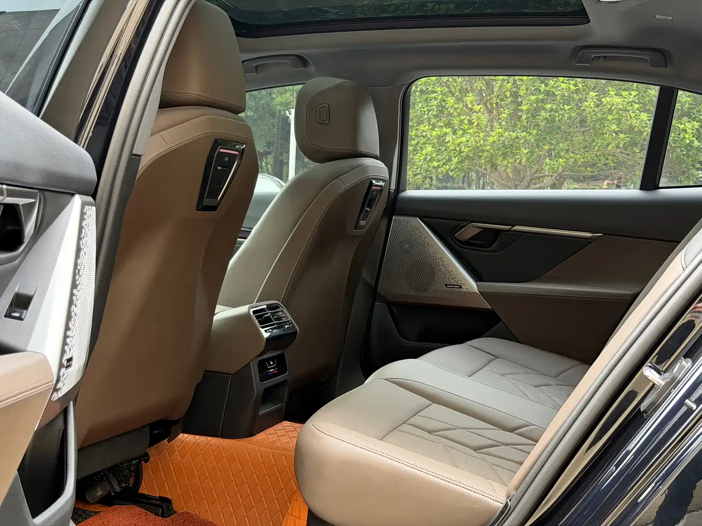 BMW 5 Series 2024 530Li Leading M Sport Package фото 10