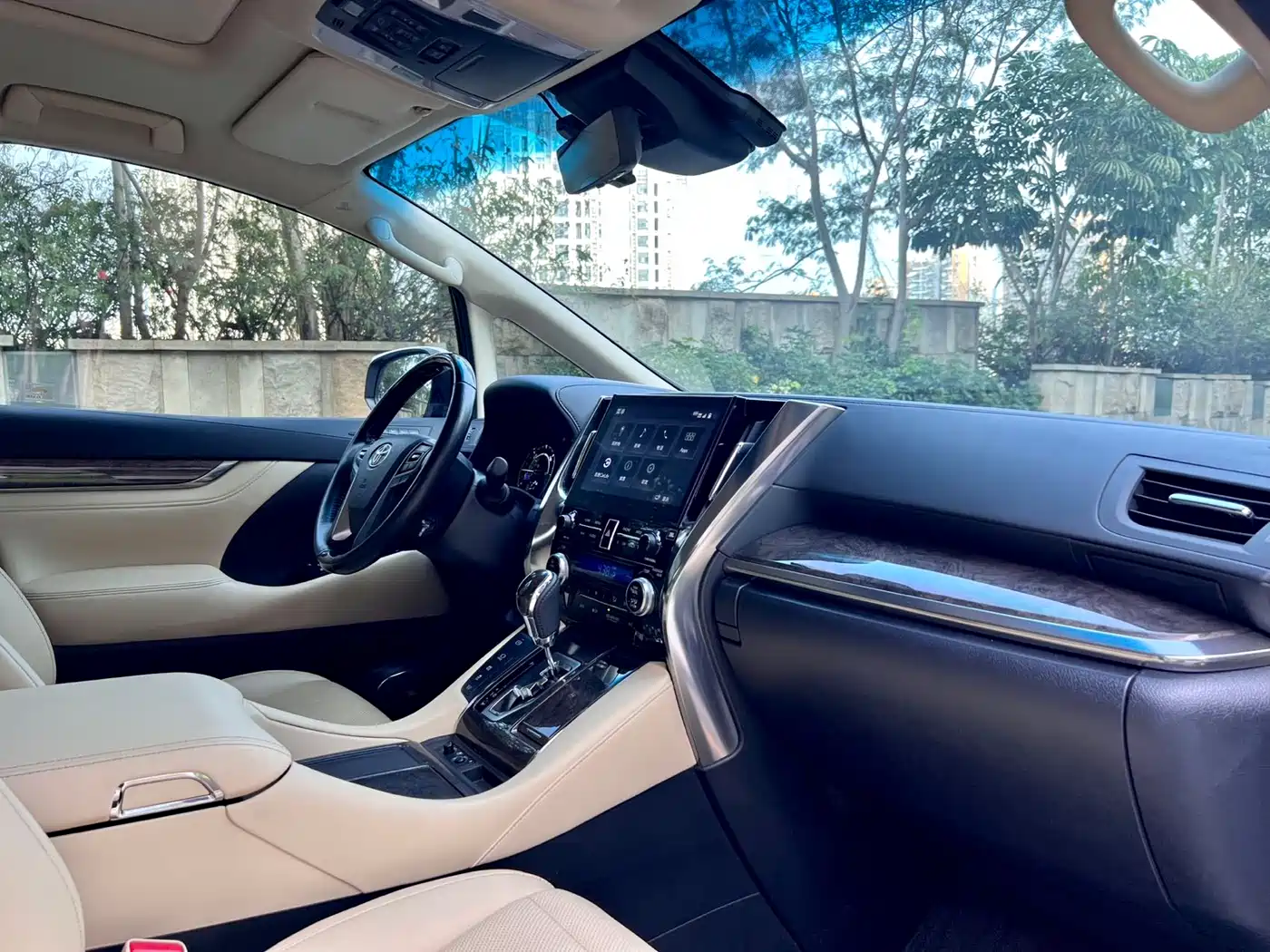 Toyota Alphard 2021 Hybrid 2.5L Premium фото 20