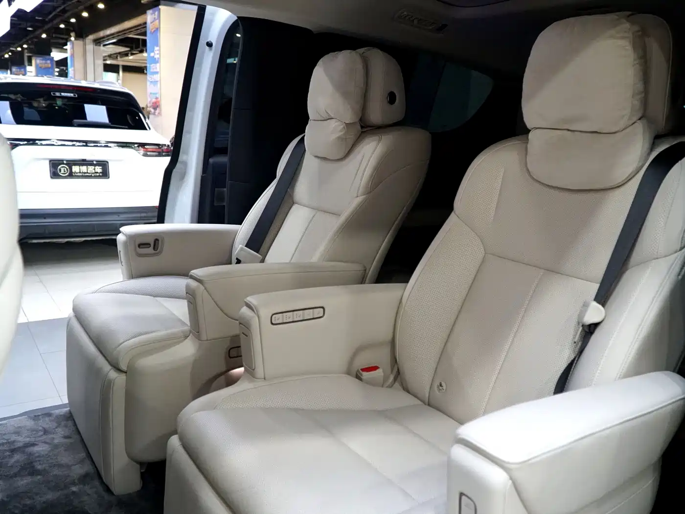 Li Auto MEGA 2025 2025 Model Home Family Special Edition