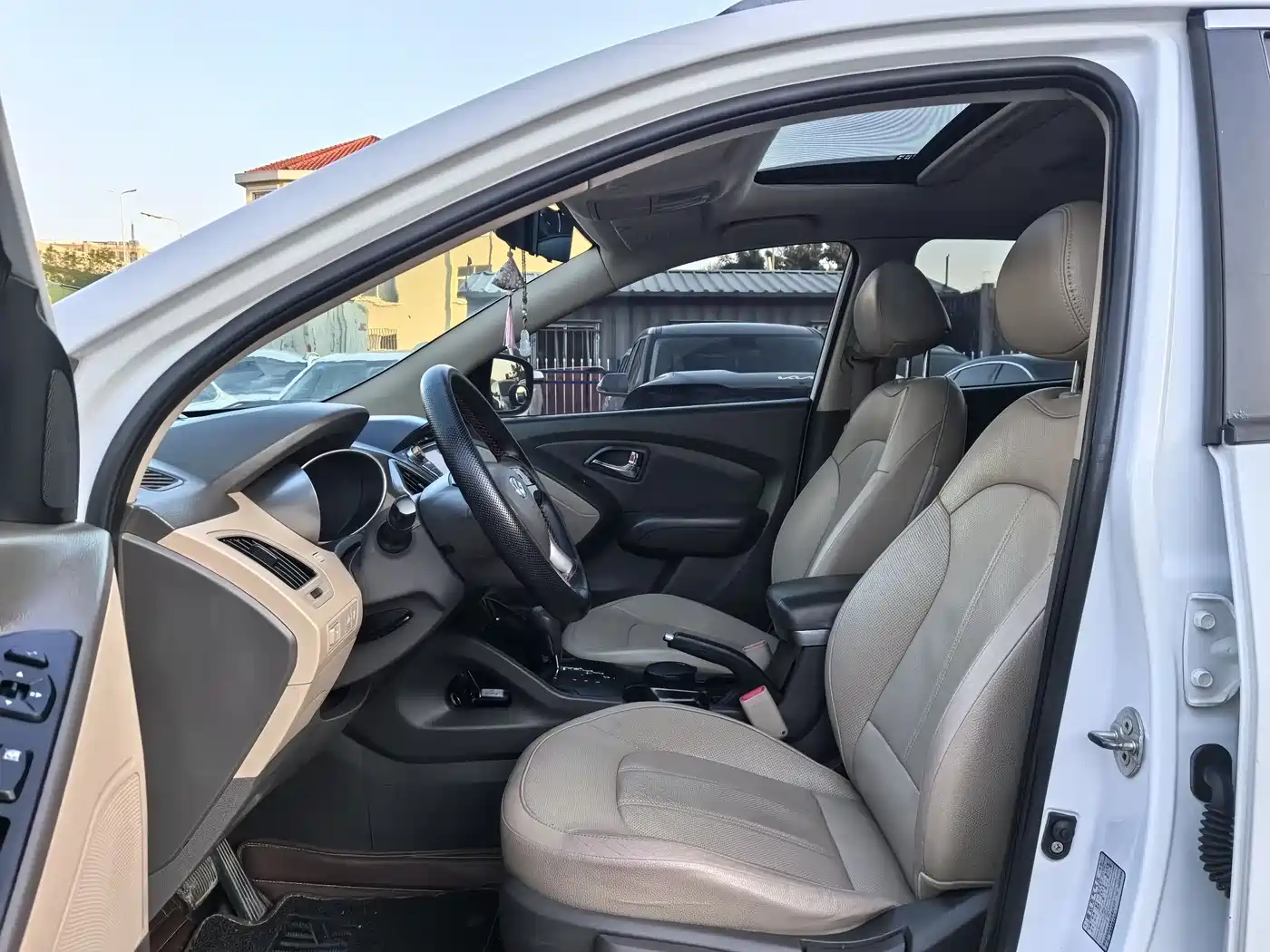 Hyundai Beijing Hyundai ix35 2013 2.0L Automatic 2WD Leading GLX China IV фото 3