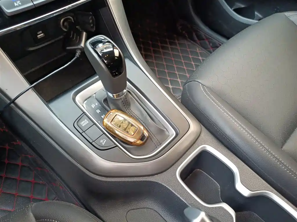 Hyundai Beijing Hyundai ix35 2018 2.0L Automatic 2WD Zhiyong·Enjoyment Edition фото 9
