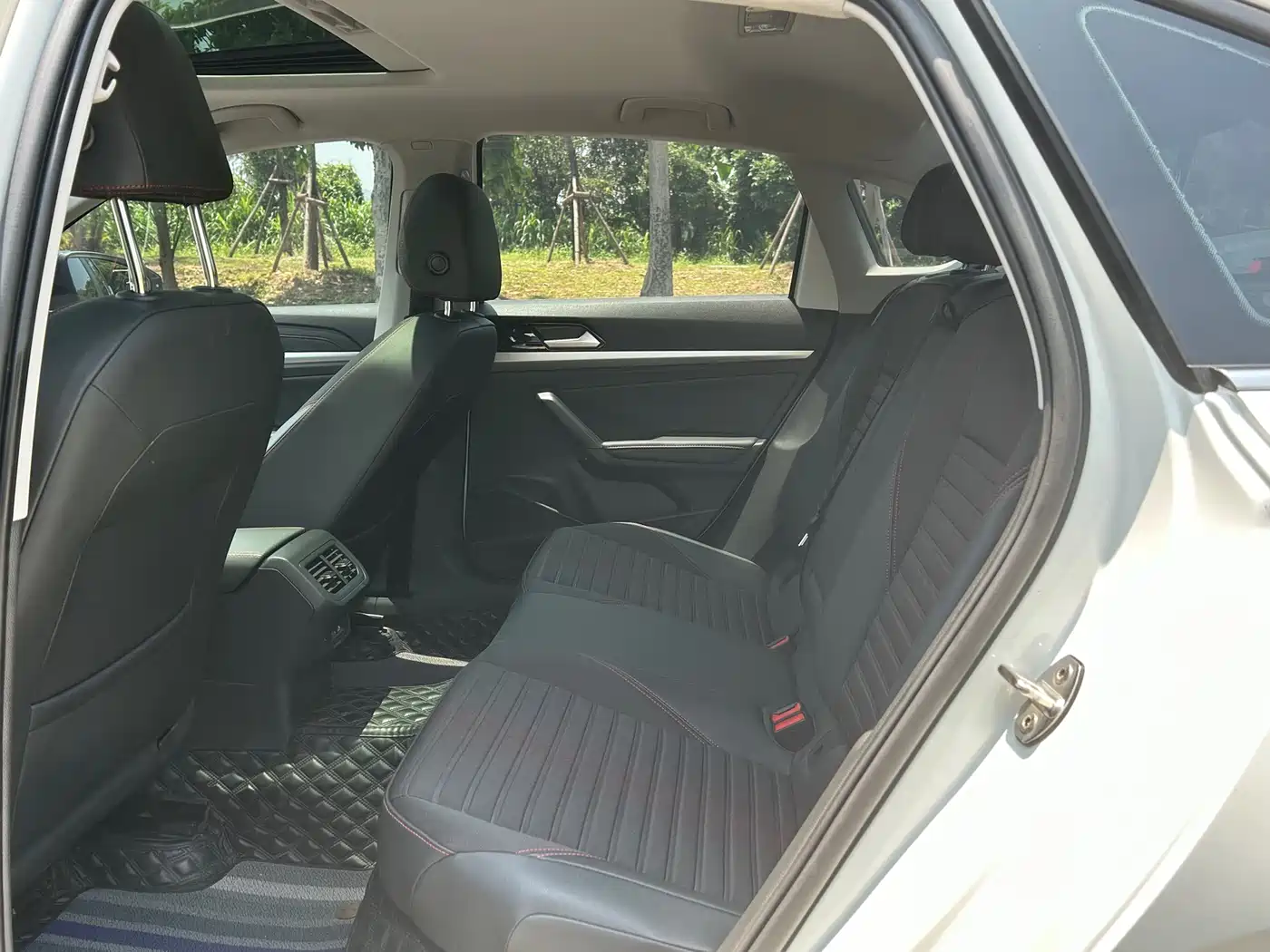 Volkswagen Lavida 2023 200TSI DSG Starlight Comfort Edition фото 9