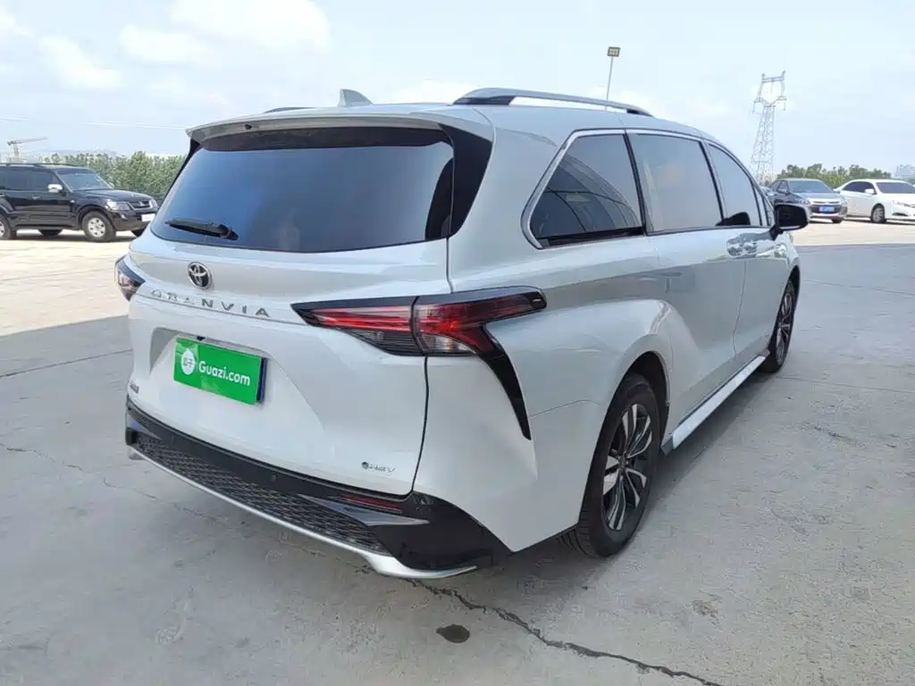 Фото 7 - Toyota Granvia