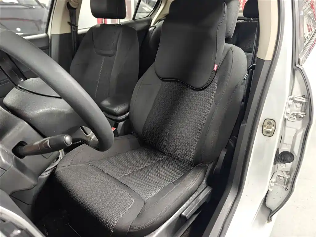Peugeot 308 2014 Model Joy Edition Classic 1.6L Manual Superior Style фото 8