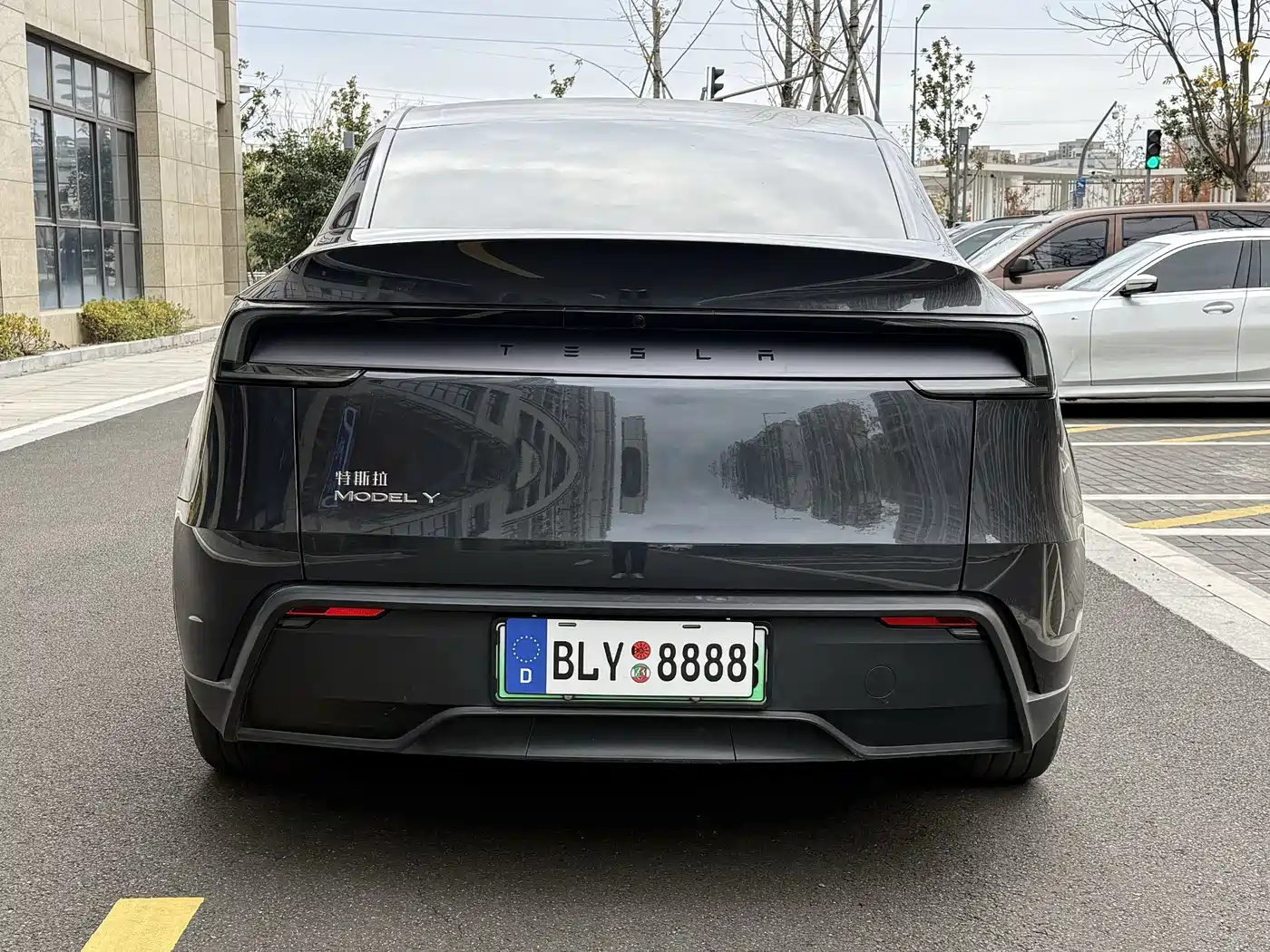 TESLA MODEL Y