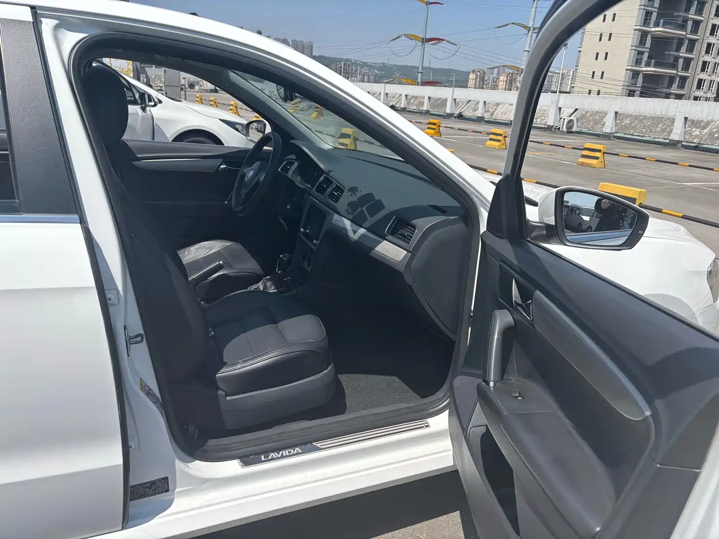 Volkswagen Lavida 2013 Facelift Classic 1.6L Automatic Comfort фото 6