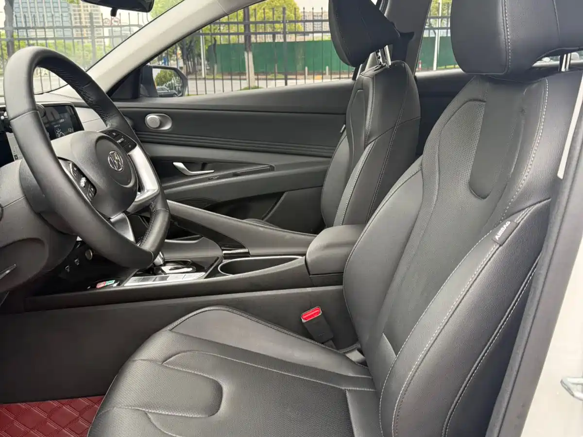 MODERN ELANTRA