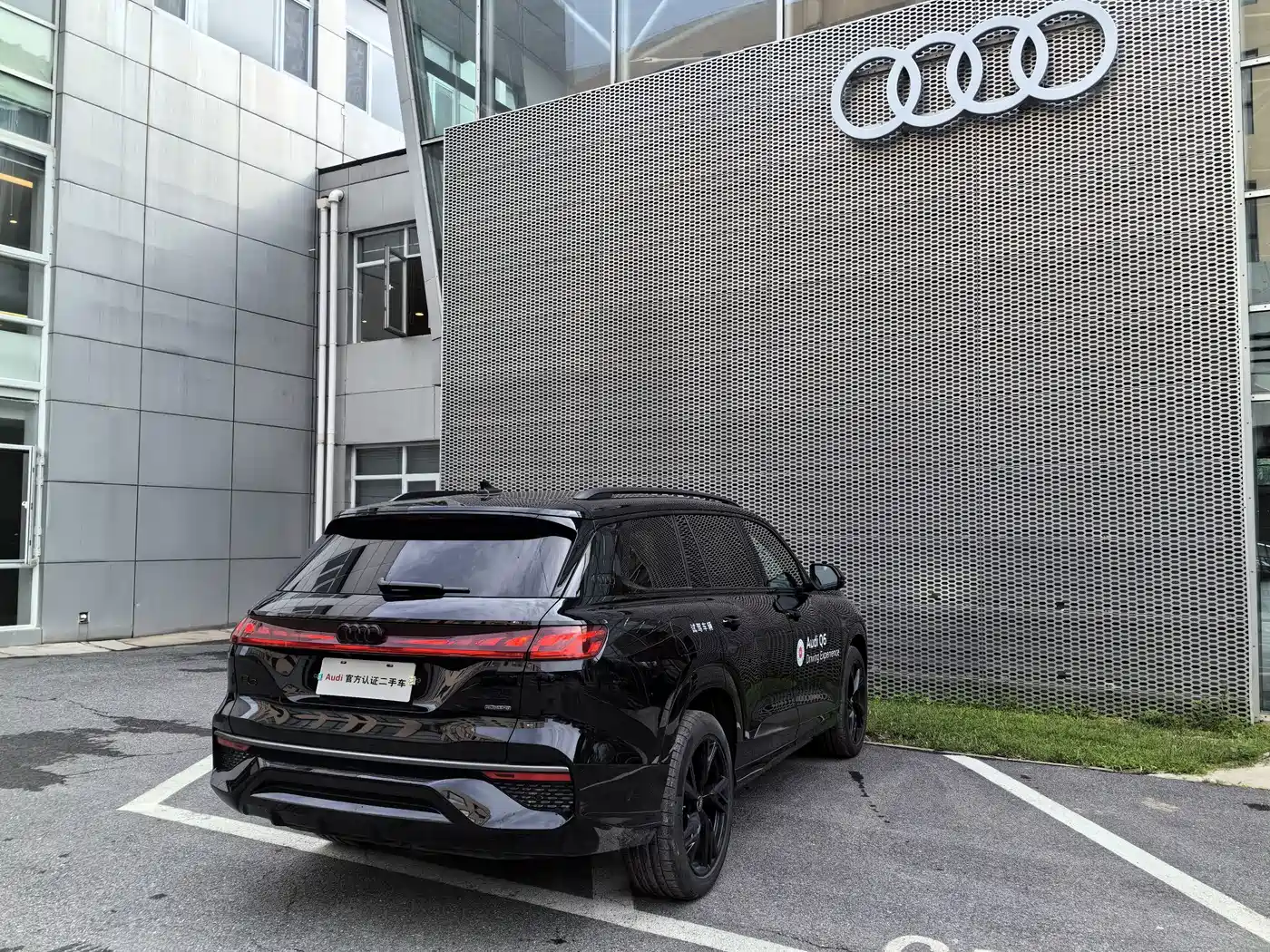 Audi Q6 2025 2024 45 TFSI quattro Black Warrior Edition 6-seater