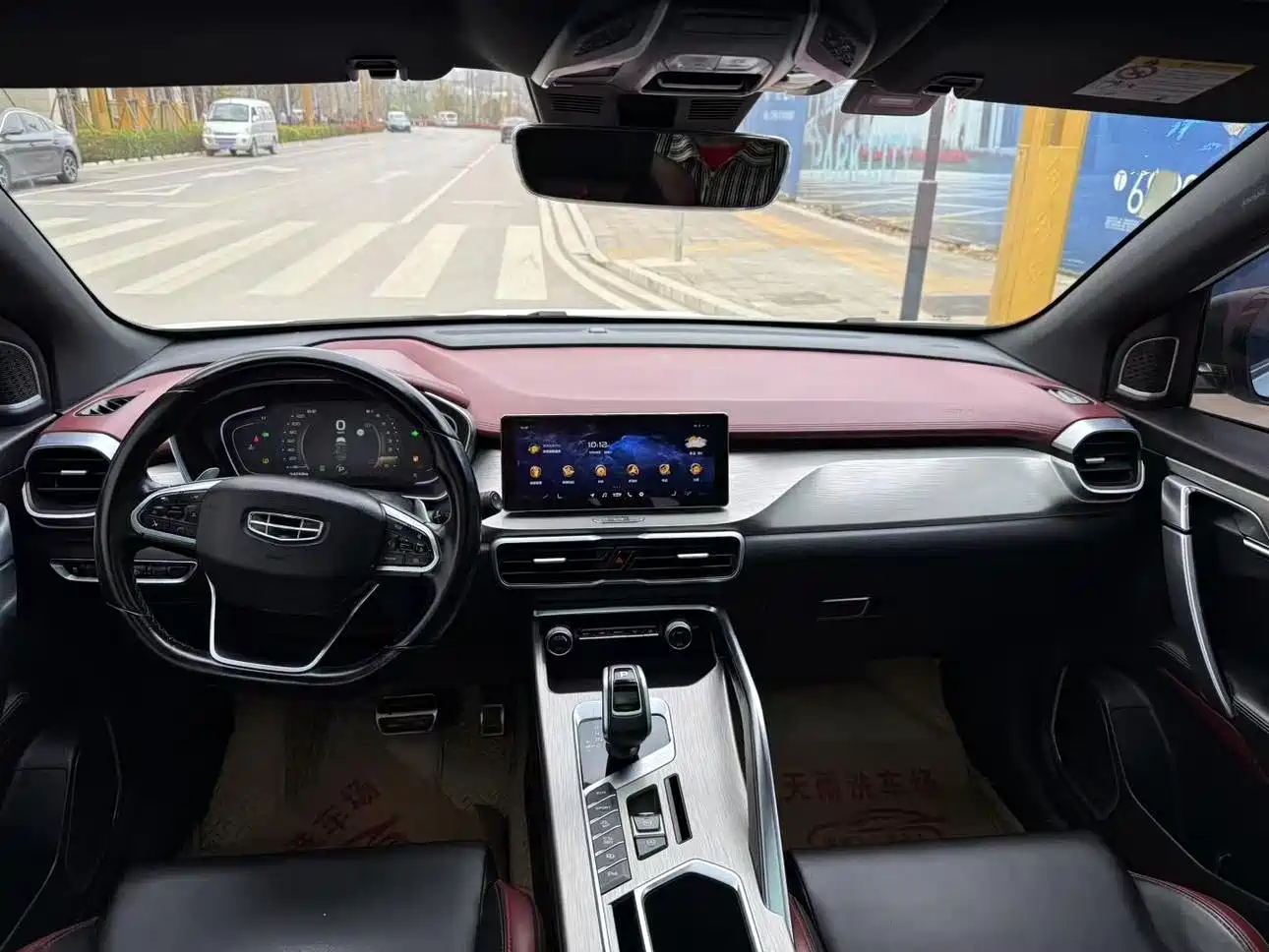 Фото 6 - Geely Binyue