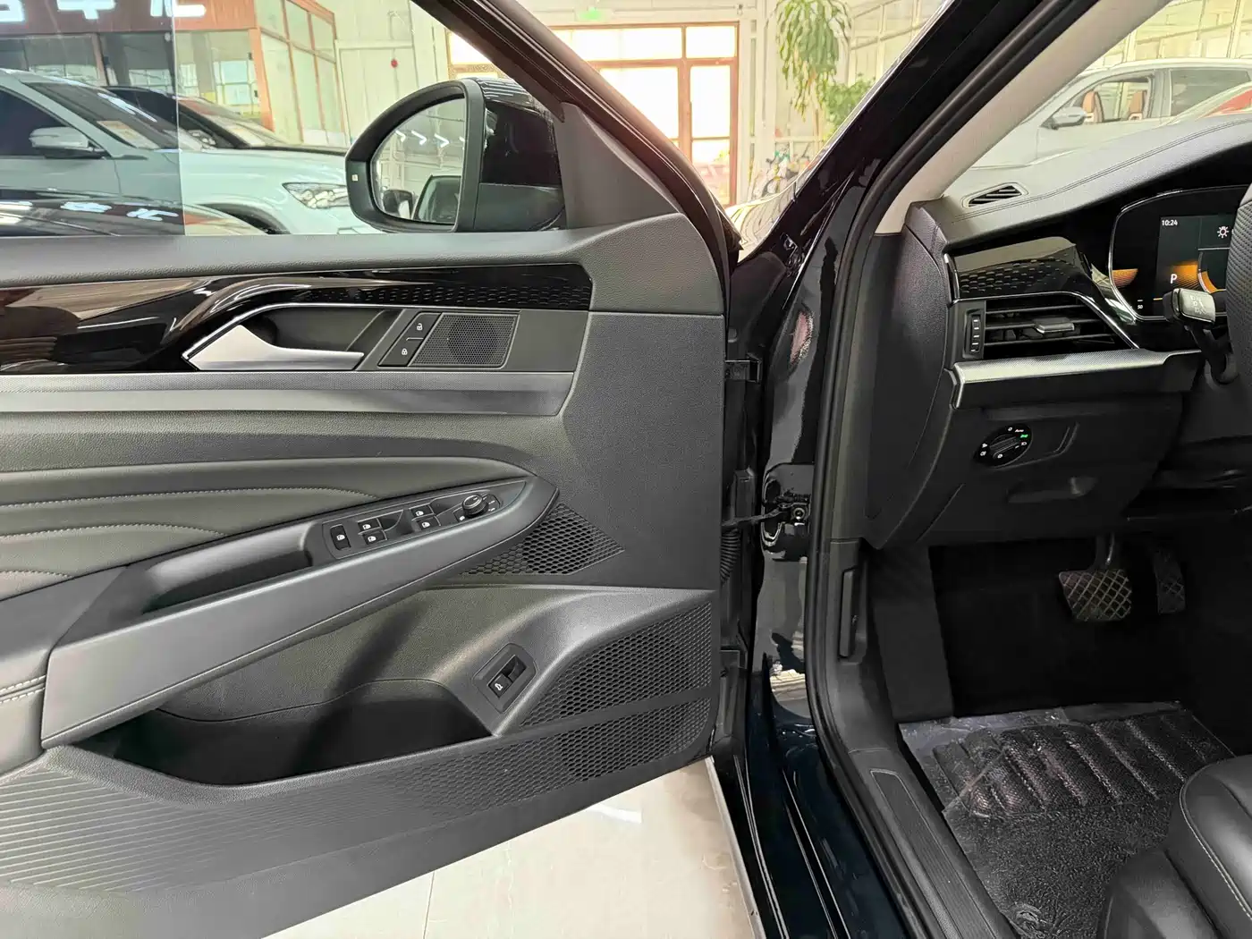 Volkswagen Passat 2022 280TSI Elite Edition фото 9