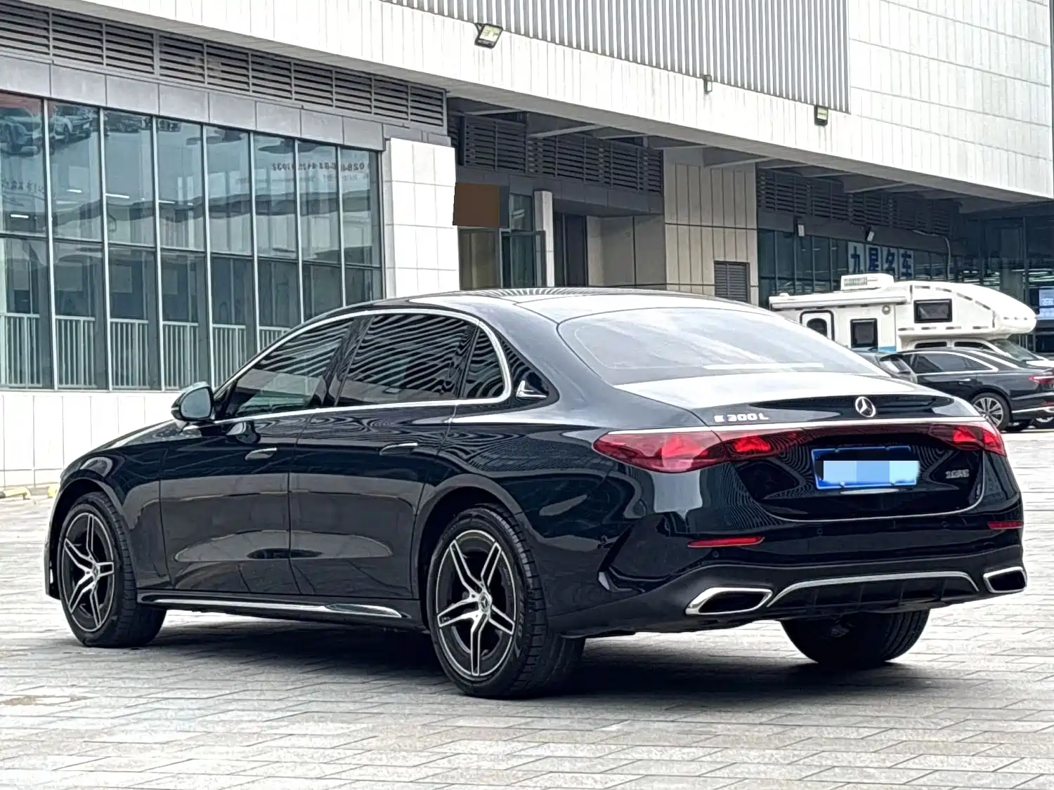 Фото 9 - Mercedes-Benz E-Class