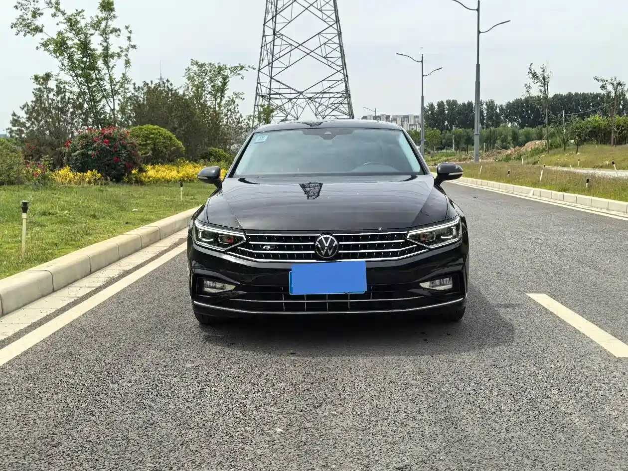Volkswagen Magotan 2023 Model 2 Million Commemorative Edition 330TSI DSG Luxury фото 2
