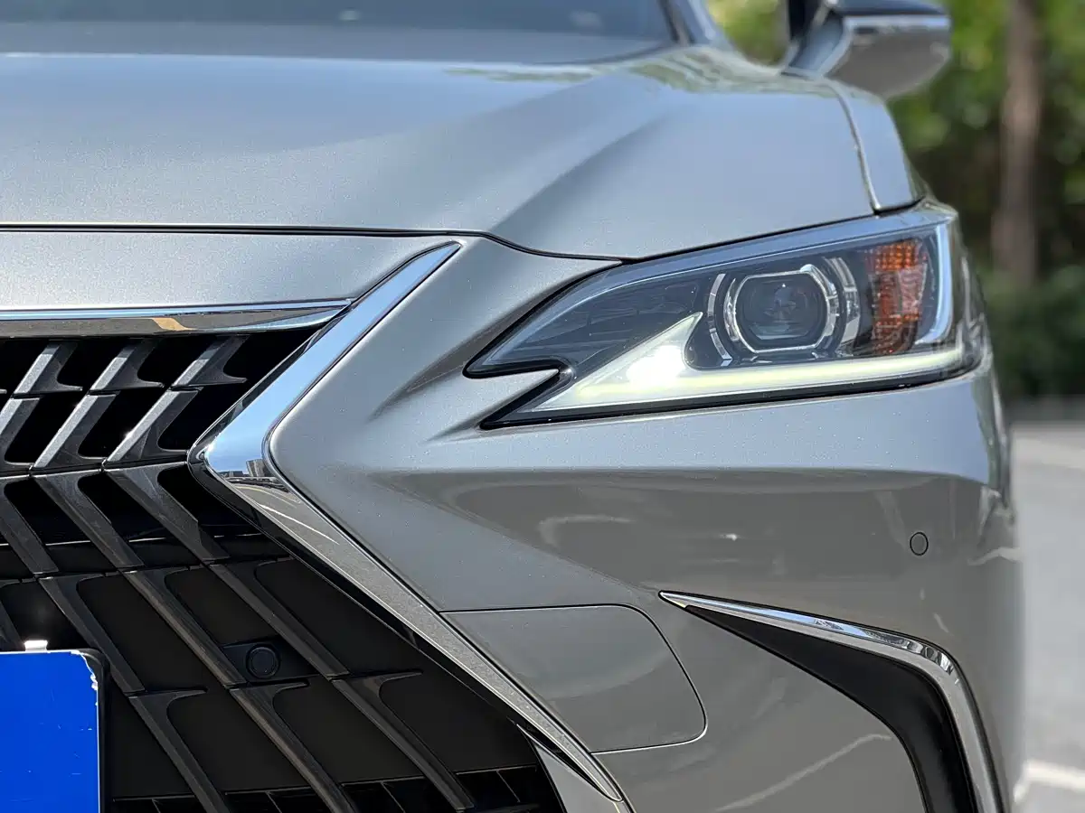 Фото 20 - Lexus ES