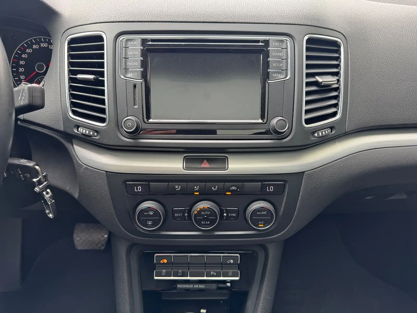 Фото 9 - Volkswagen Sharan