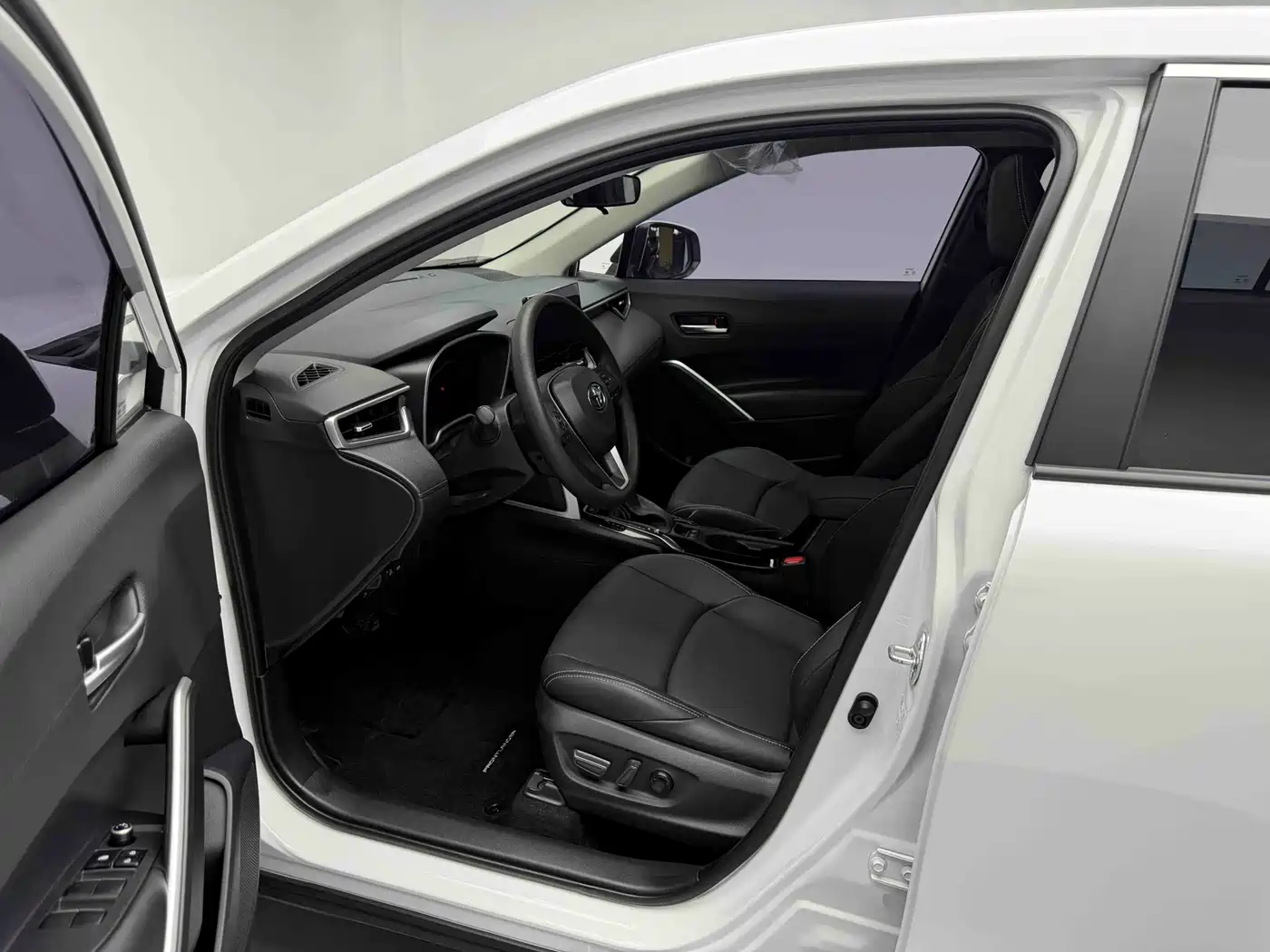 Toyota Frontlander 2023 2.0L Smart Hybrid Dual Engine Luxury Edition фото 20