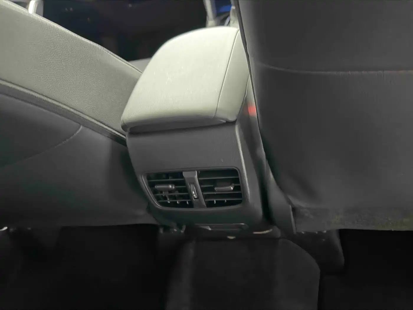 Toyota Frontlander 2023 2.0L Smart Hybrid Dual Engine Luxury Edition фото 6