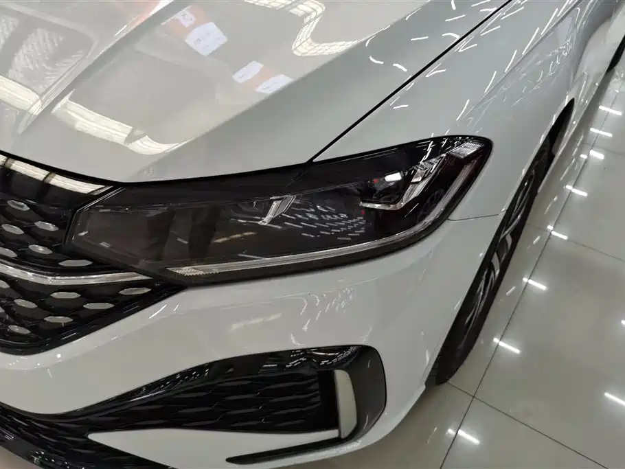 Volkswagen Lavida 2023 1.5L Automatic Starlight 5 Million Edition фото 5