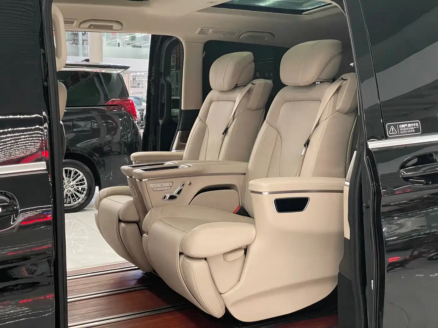 Mercedes-Benz V-Class 2020 V 260 Luxury Edition фото 5