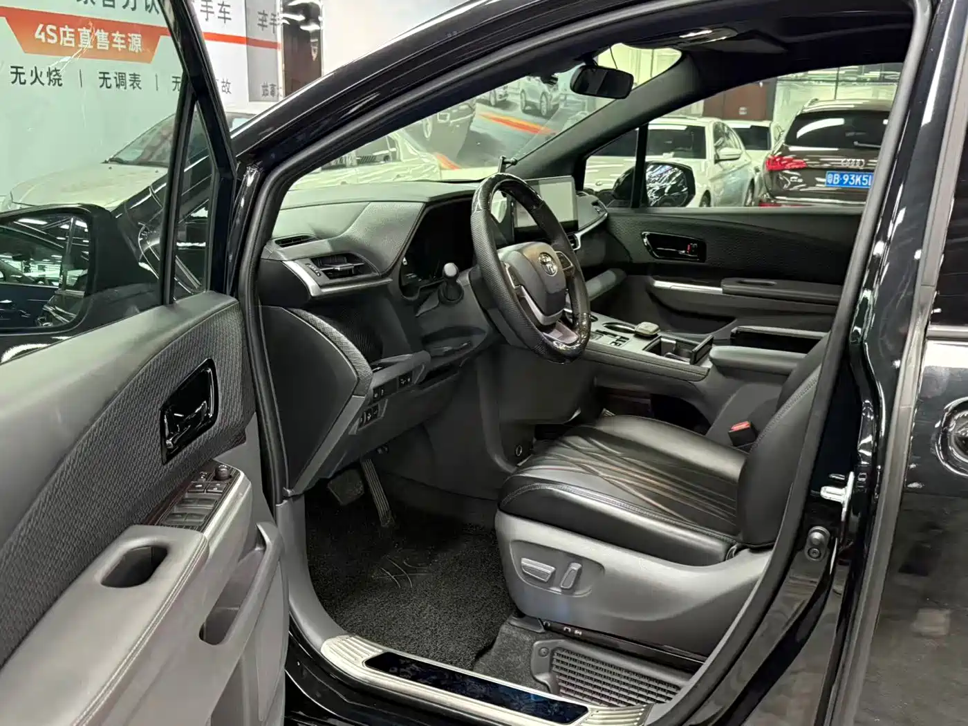Toyota Sienna 2024 2.5L Hybrid Comfort Edition фото 4