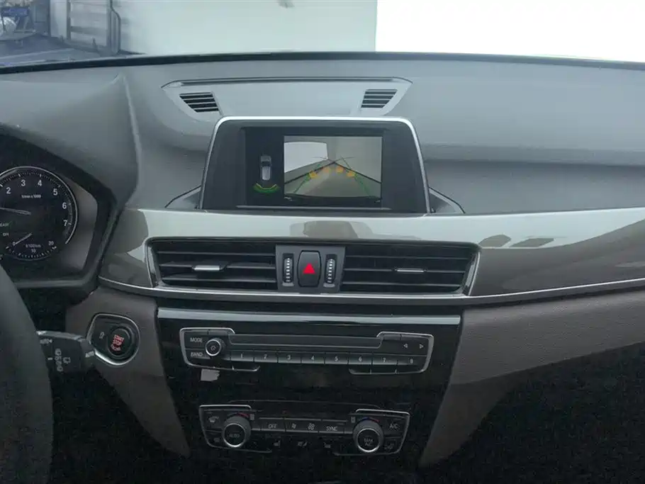 BMW X1 2019 sDrive18Li Premium Model фото 13