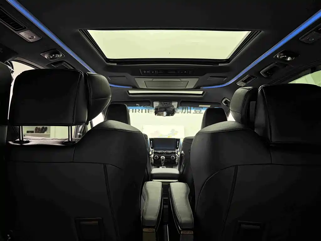 Фото 7 - Toyota Vellfire