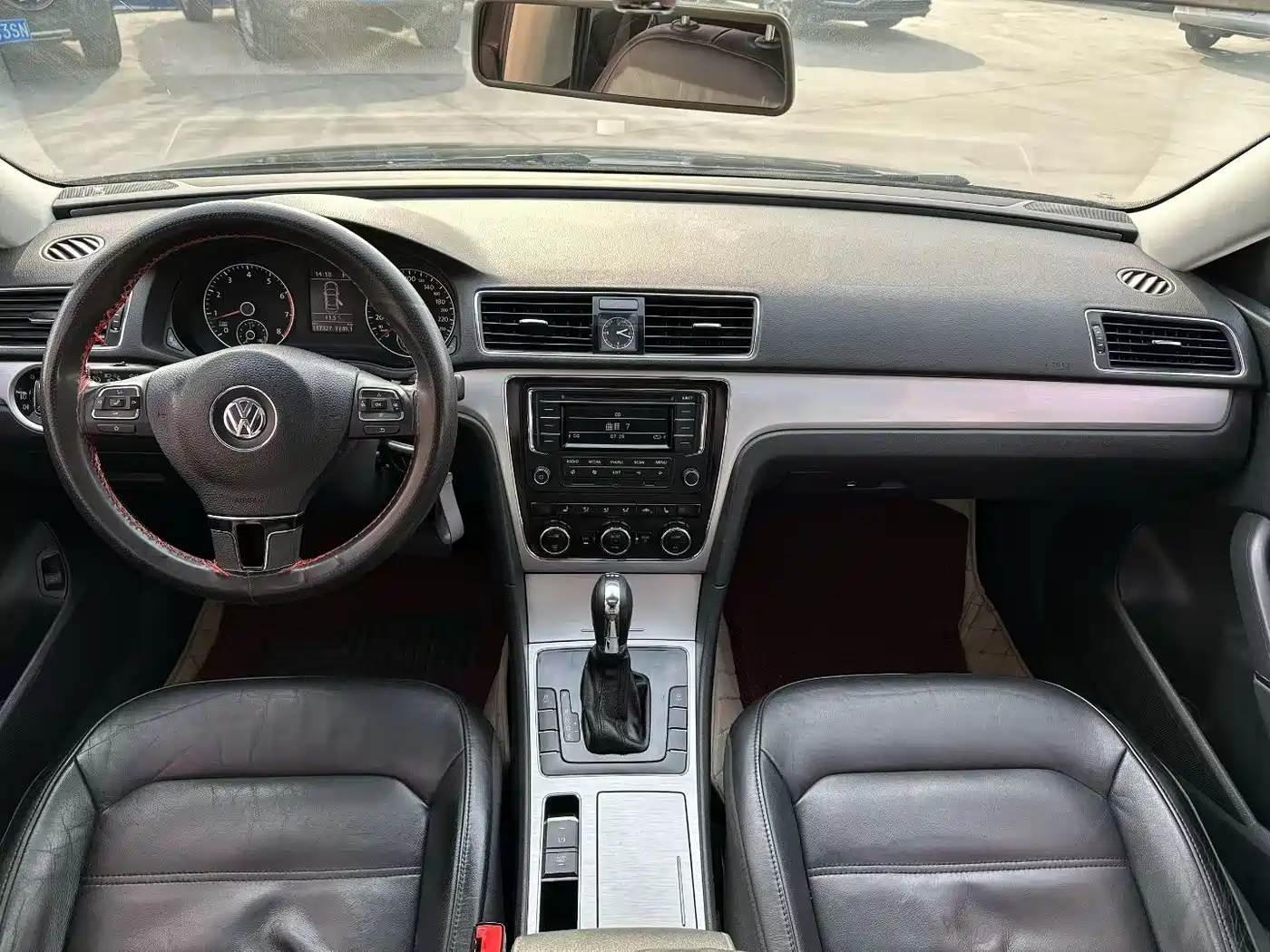 Volkswagen Passat 2015 1.8TSI DSG Honor Edition фото 9