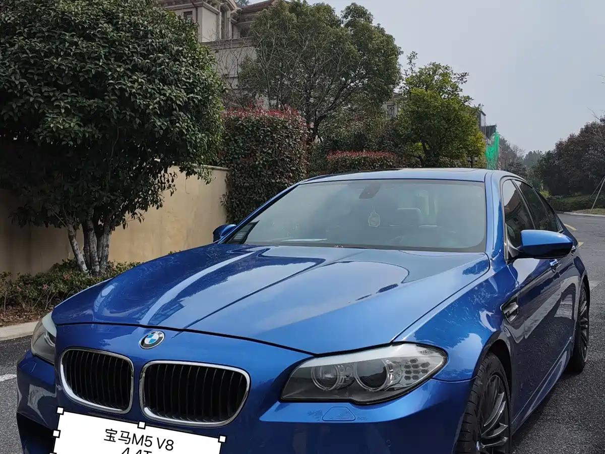 Фото 1 - BMW M5