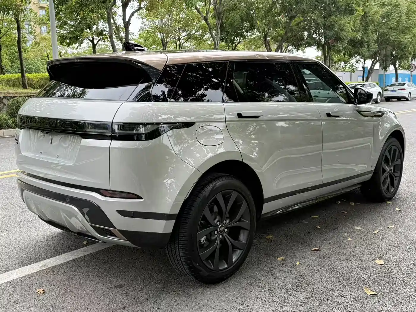 Land Rover Range Rover Evoque 2023 Range Rover Evoque L 249PS Corinthian Bronze Special Edition фото 4