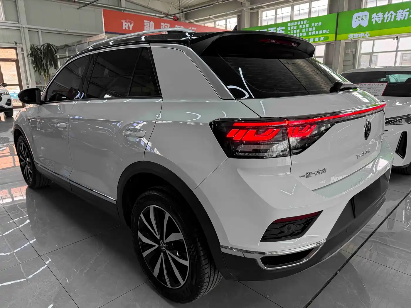 Volkswagen T-ROC 2023 280TSI DSG 2WD Time Edition фото 6