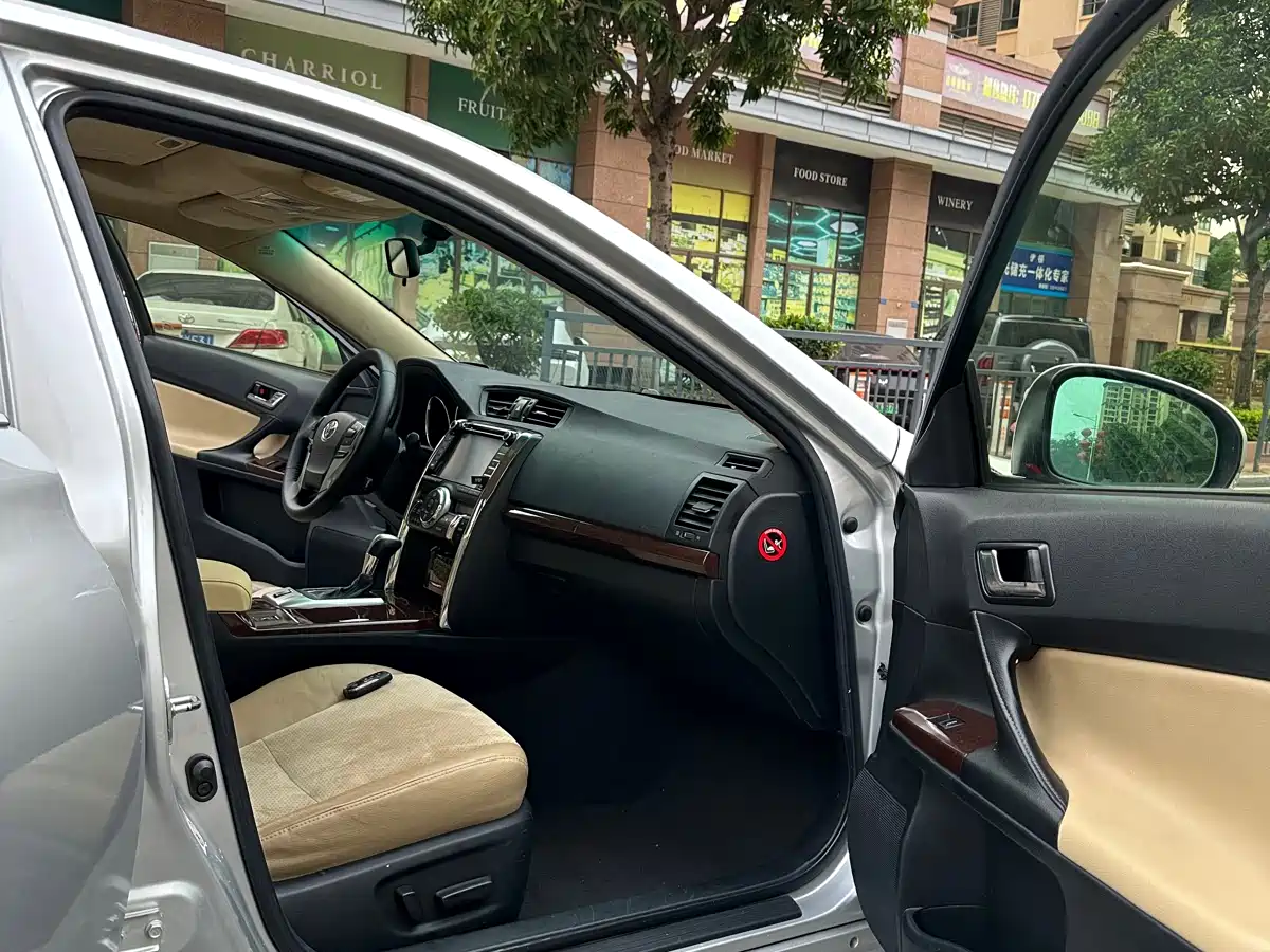 Toyota Reiz 2013 2.5V Premium Edition фото 8