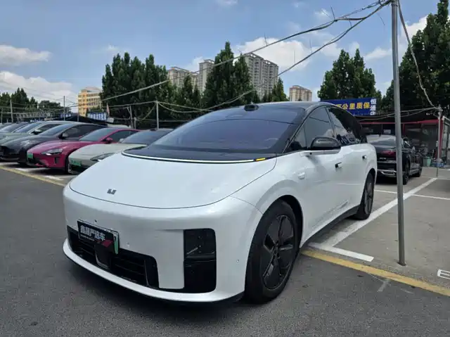 Li Auto Li i8 2025