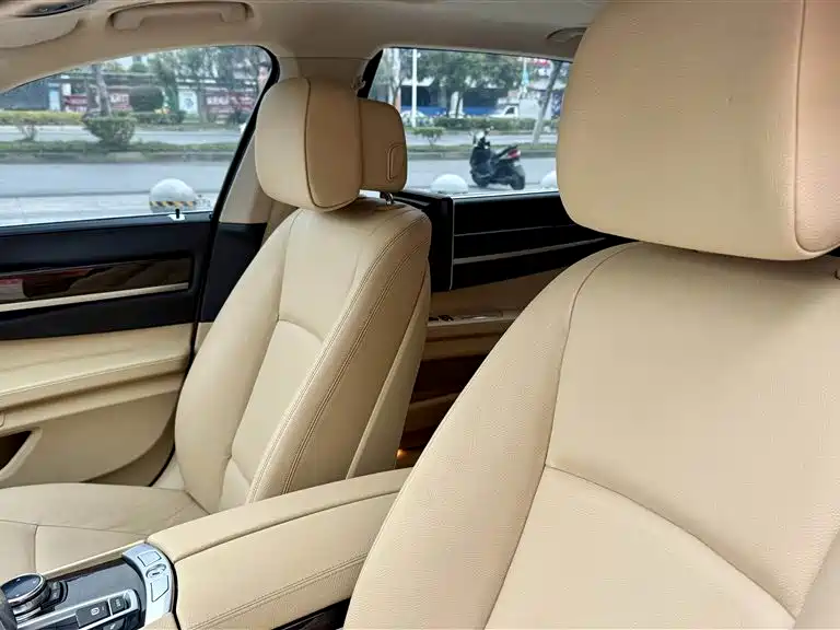 BMW 7 Series 2013 Model 730Li Leading фото 9