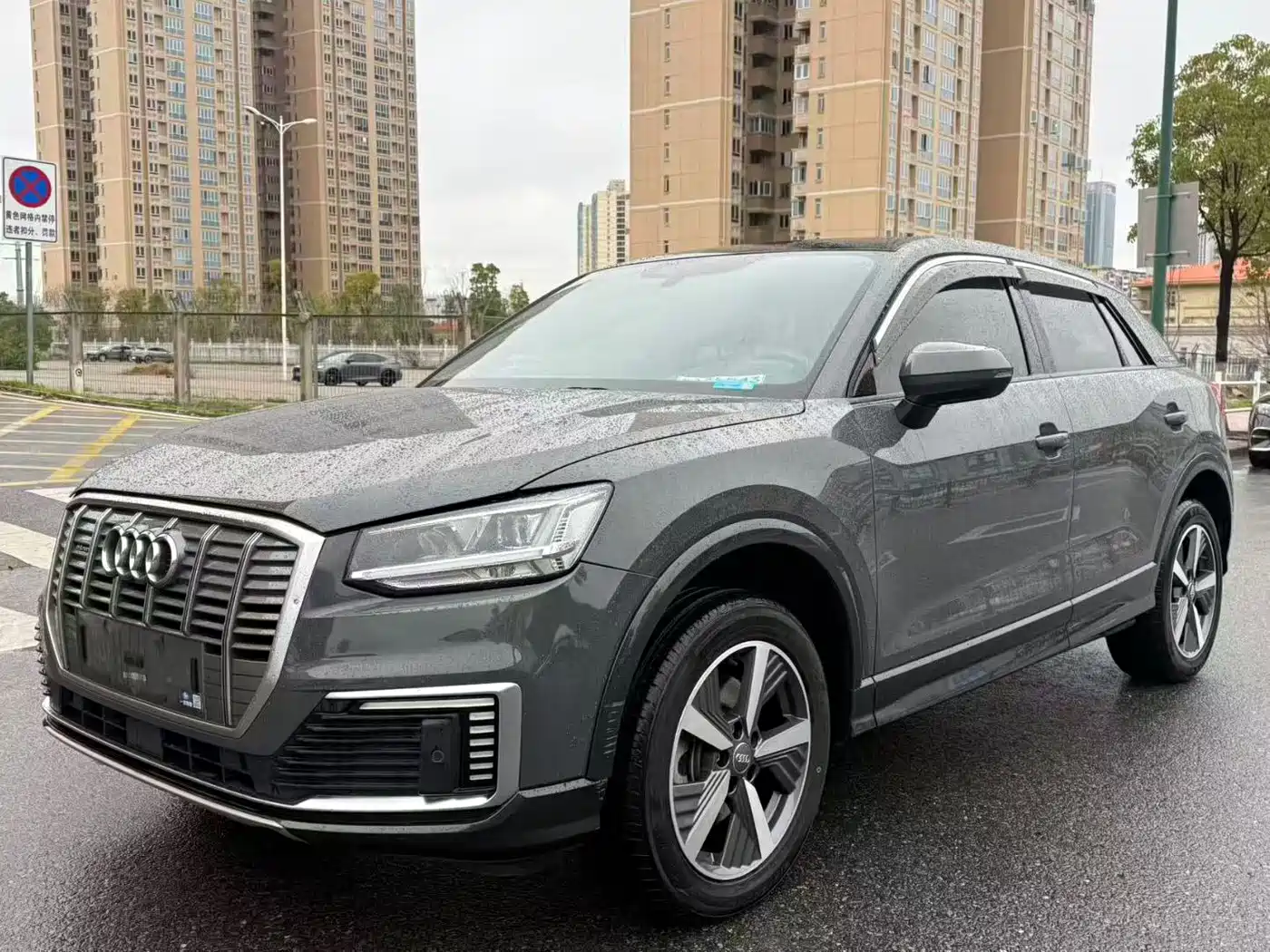 AUDI Q2L E TRON