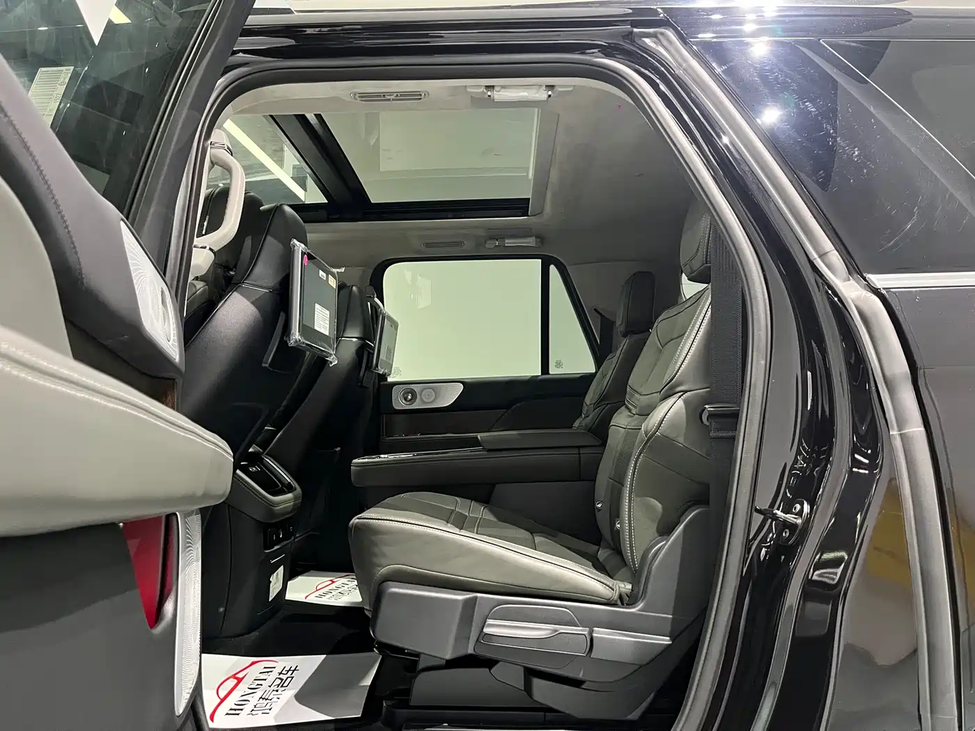 LINCOLN NAVIGATOR