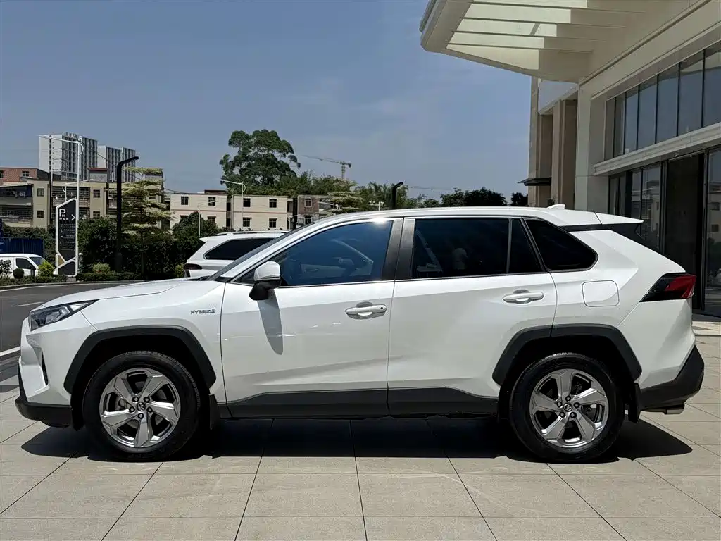 Toyota RAV4 Rongfang 2022 Hybrid 2.5L E-CVT 2WD Elite Edition фото 7