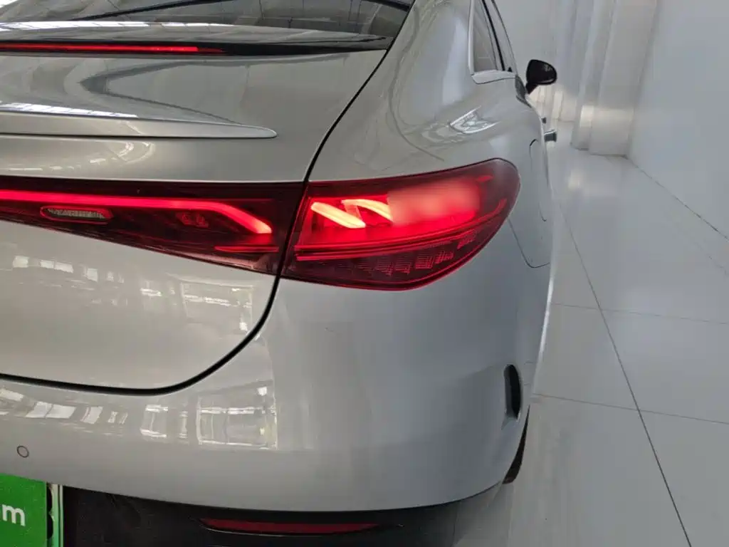 Фото 8 - Mercedes-Benz EQE