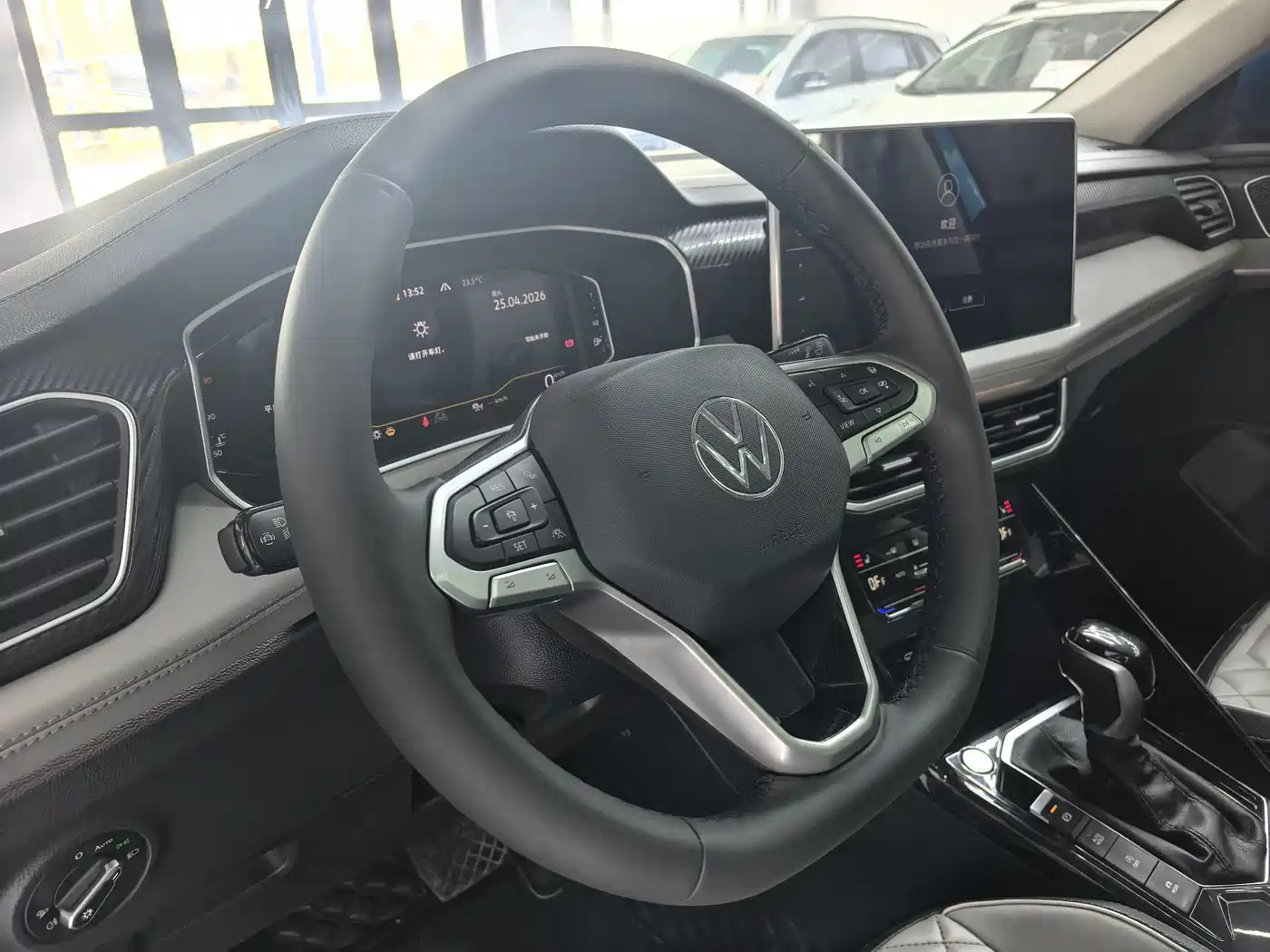 Volkswagen Tayron 2023 280TSI 2WD Luxury Plus Advanced Edition фото 16