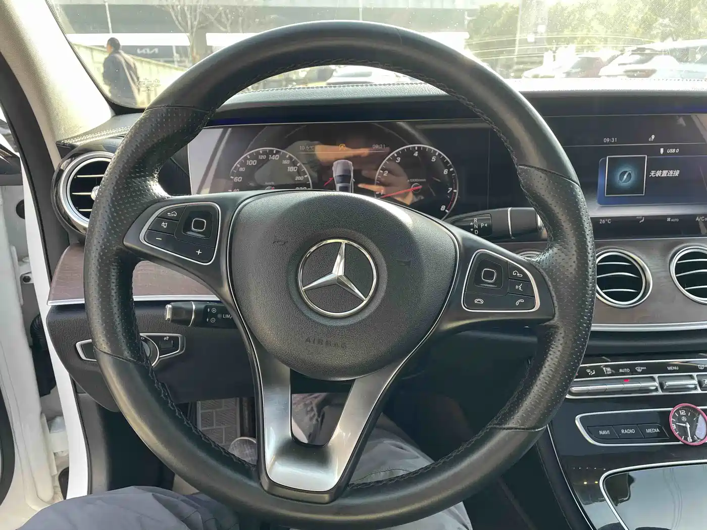 Mercedes-Benz E-Class 2017 E 300 L Luxury фото 12