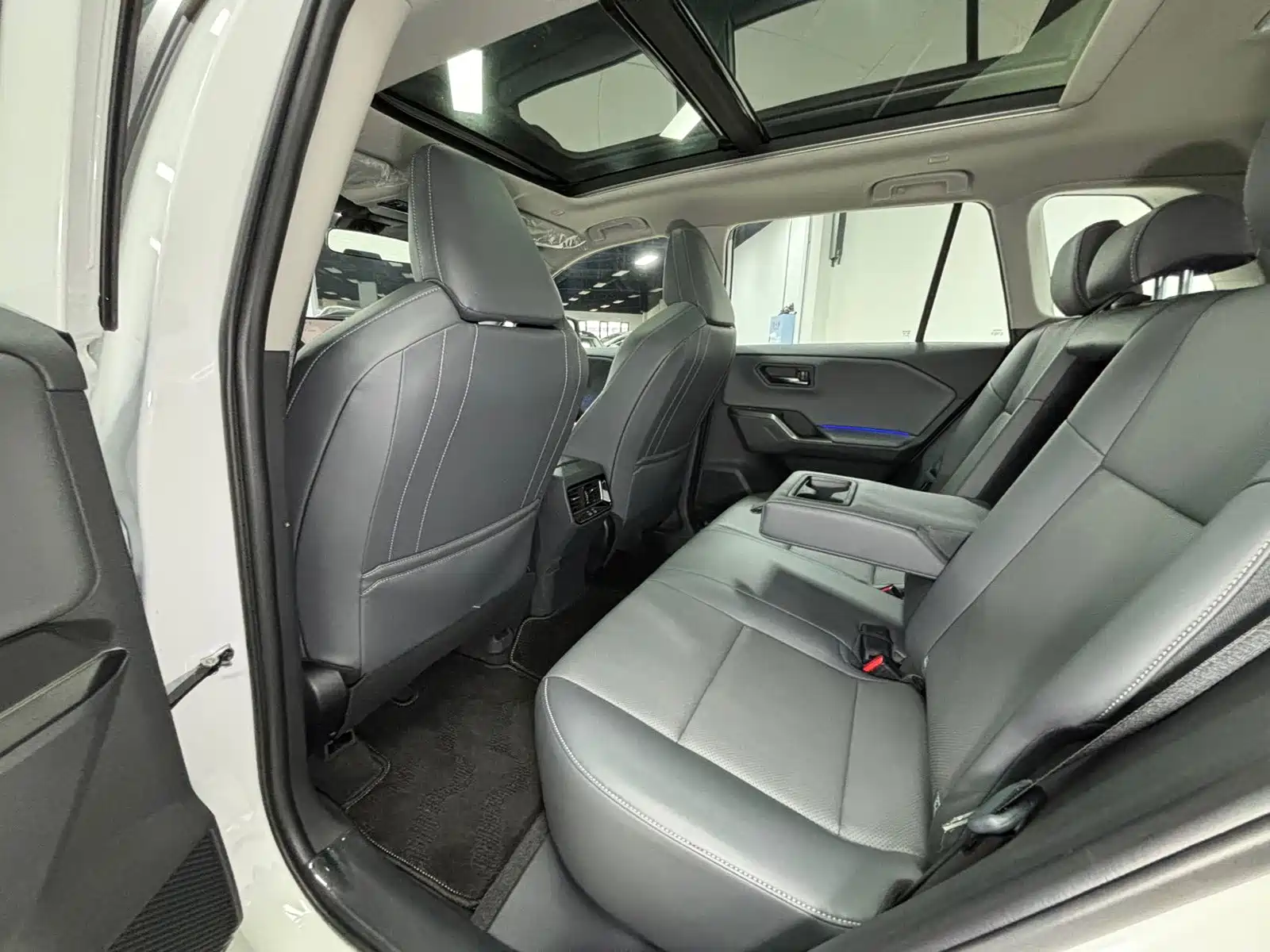 Фото 9 - Toyota RAV4