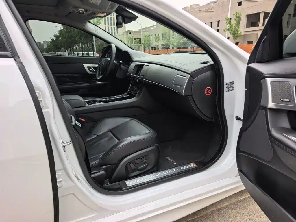 Jaguar XF 2014 2014 XF 3.0 SC Sport Club Limited Edition