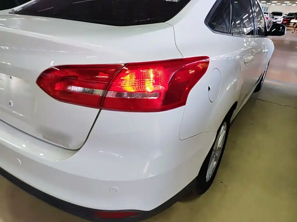 Фото 8 - Ford Focus