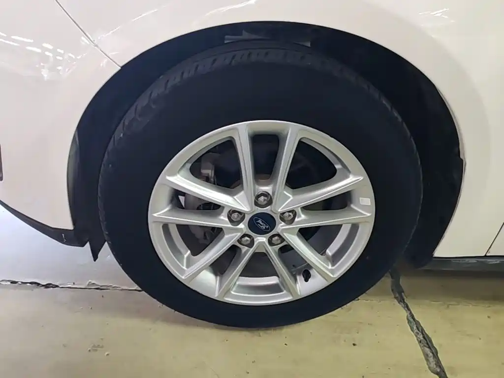 Фото 23 - Ford Focus