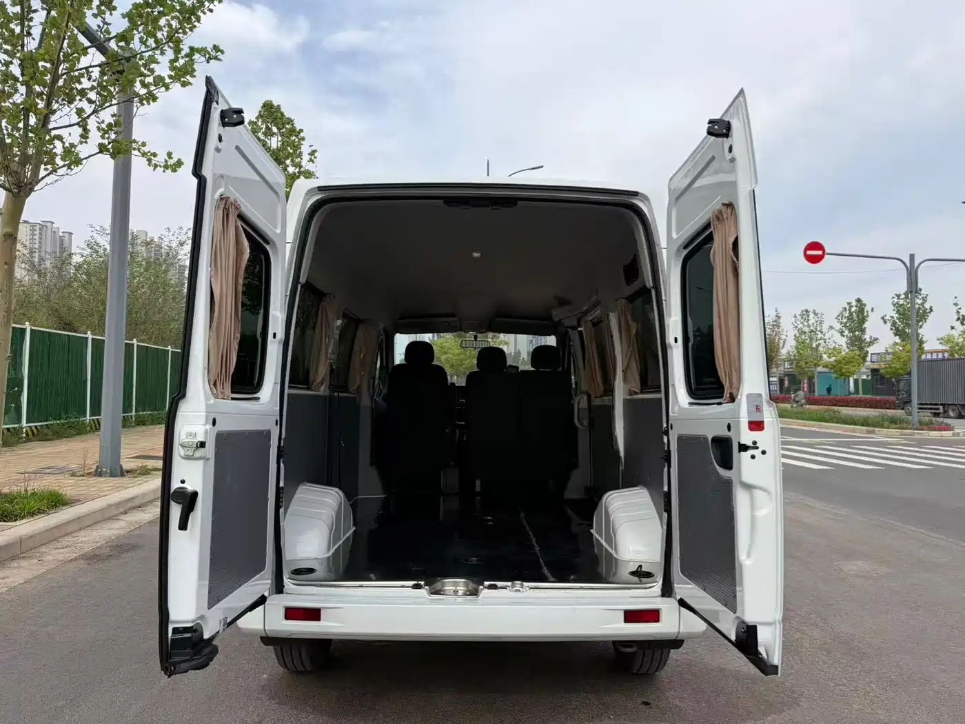 SAIC Maxus Xintu V80 2024 Model Year Aoyunton Value Edition 6MT Short Wheelbase Medium Roof 127Ps 5/6-Seater фото 5